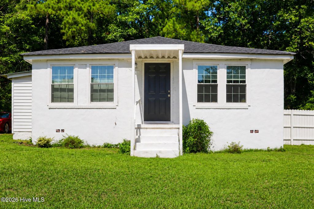 Photo of 109 Old Glendon Road, Carthage, NC 28327 (MLS # 100589500)