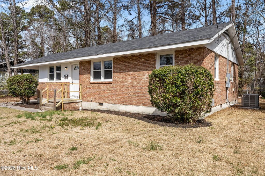Photo of 117 Kitt Drive, Jacksonville, NC 28540 (MLS # 100566430)