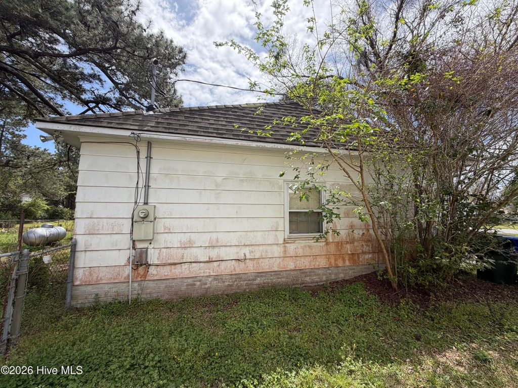Photo of 303 Sycamore Drive, Beaufort, NC 28516 (MLS # 100567529)