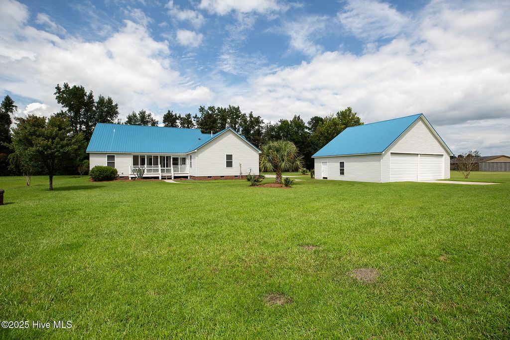 Photo of 95 Aviator Lane, Burgaw, NC 28425 (MLS # 100526494)