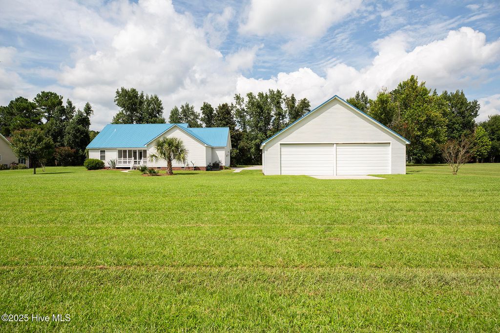 Photo of 95 Aviator Lane, Burgaw, NC 28425 (MLS # 100526494)