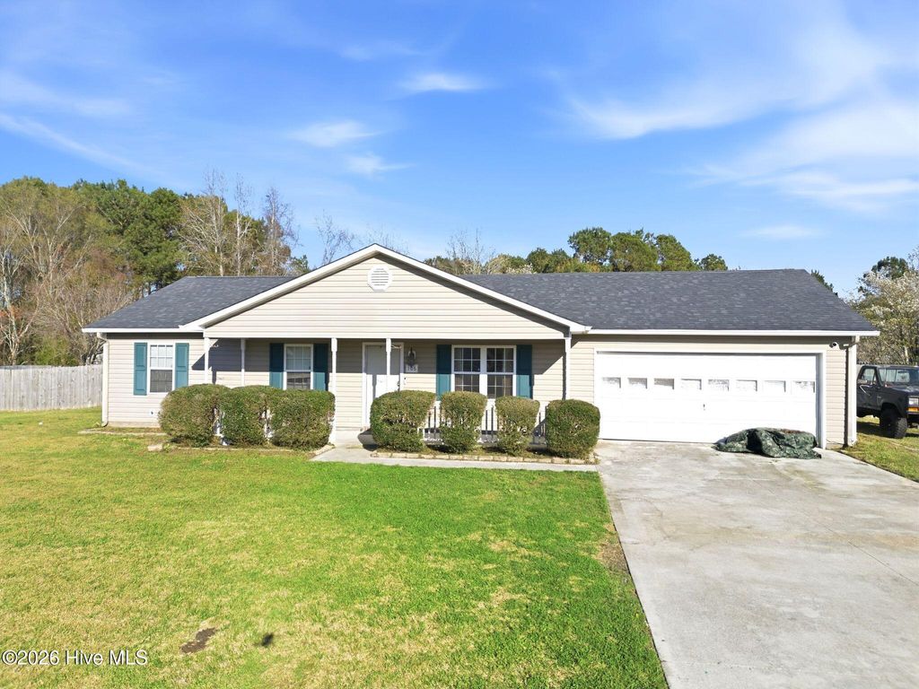 Photo of 106 N Ivy Drive, Hubert, NC 28539 (MLS # 100561661)