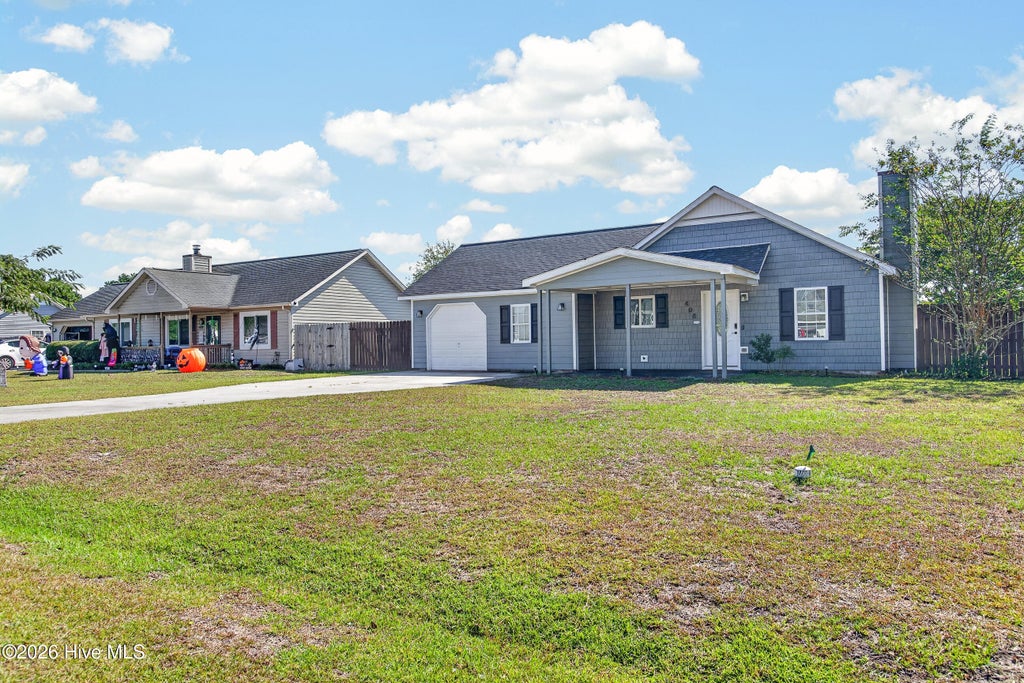 Photo of 408 Foxtrace Lane, Hubert, NC 28539 (MLS # 100611265)