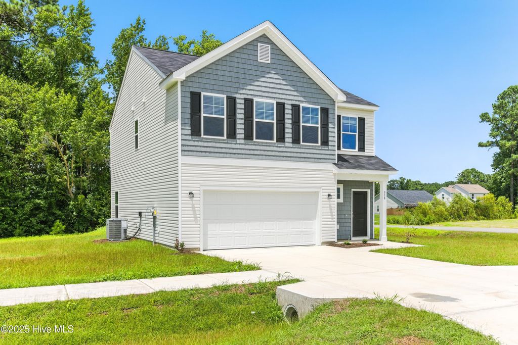 Photo of 614 S Squires Run Lane, Richlands, NC 28574 (MLS # 100538143)