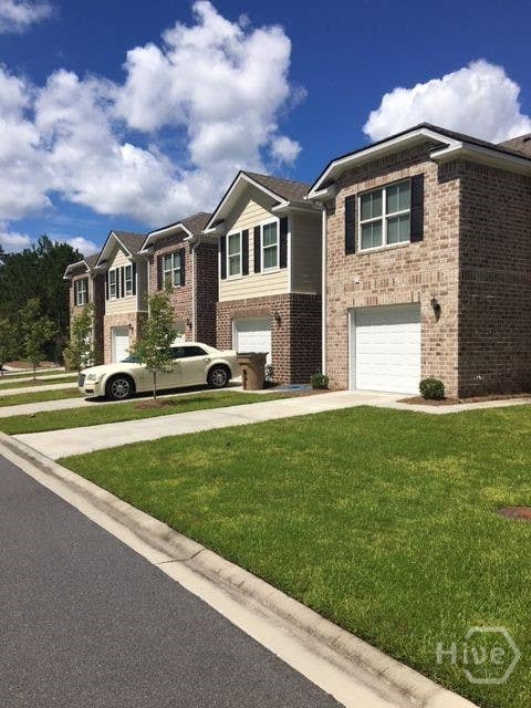 Townhouse For Rent - 25 Connor Loop<br/> Richmond Hill, GA 31324