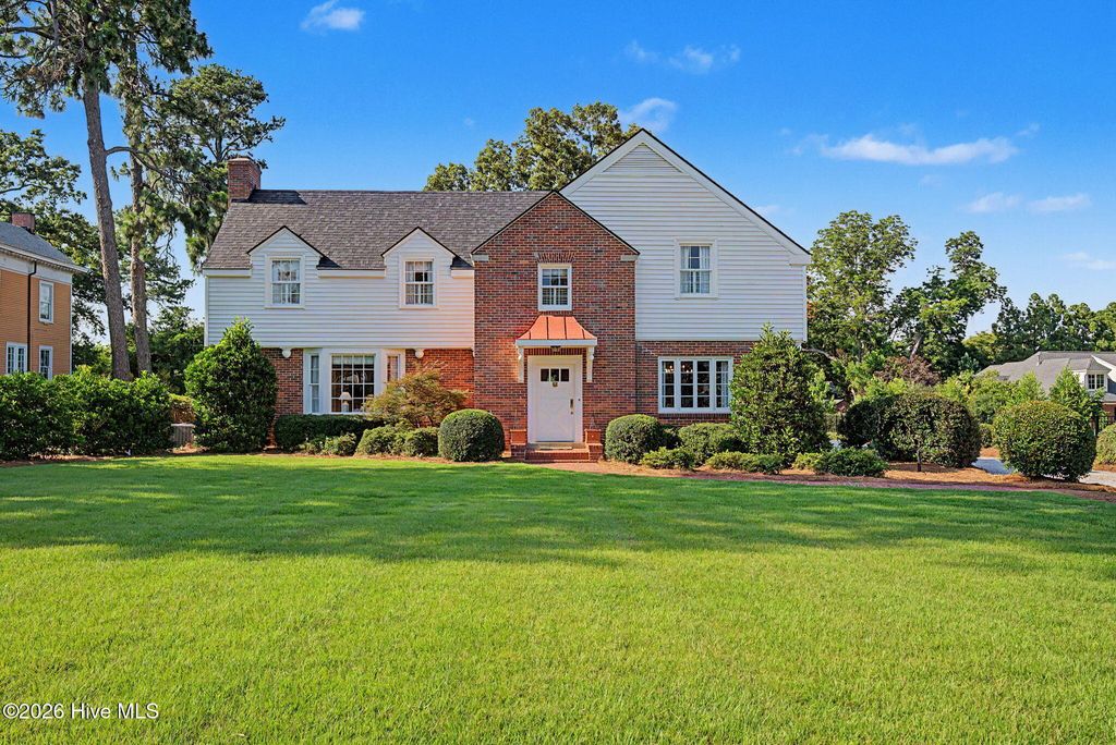 Photo of 2521 Walton Way, Augusta, GA 30904 (MLS # 100587456)
