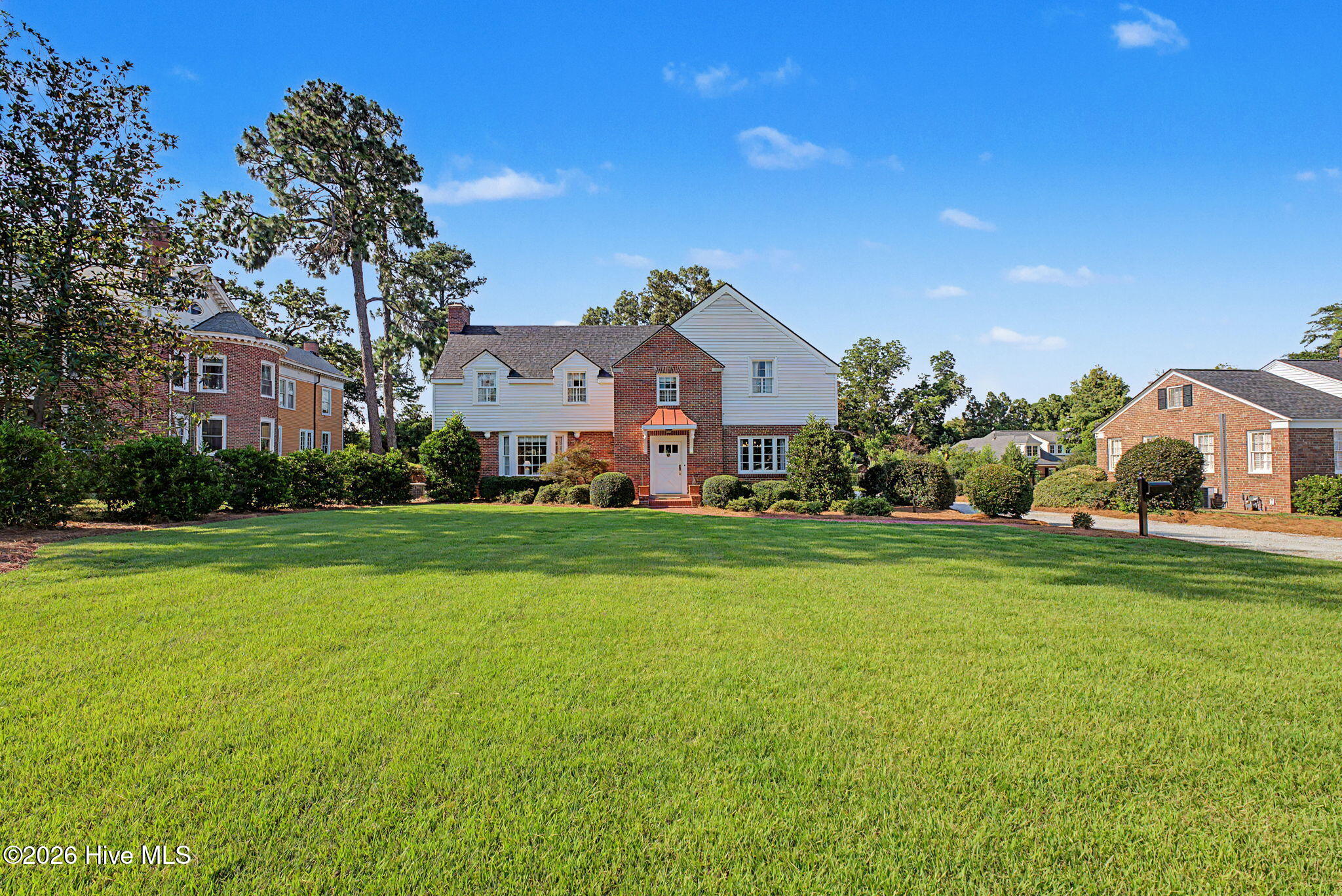 2521 Walton Way