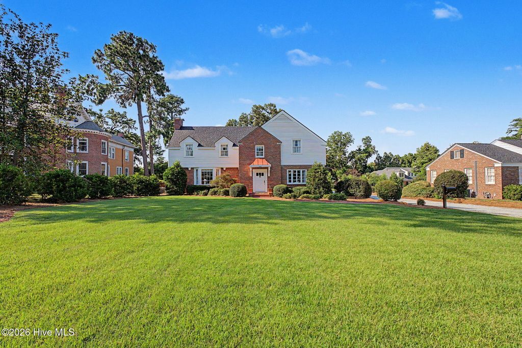 Photo of 2521 Walton Way, Augusta, GA 30904 (MLS # 100587456)