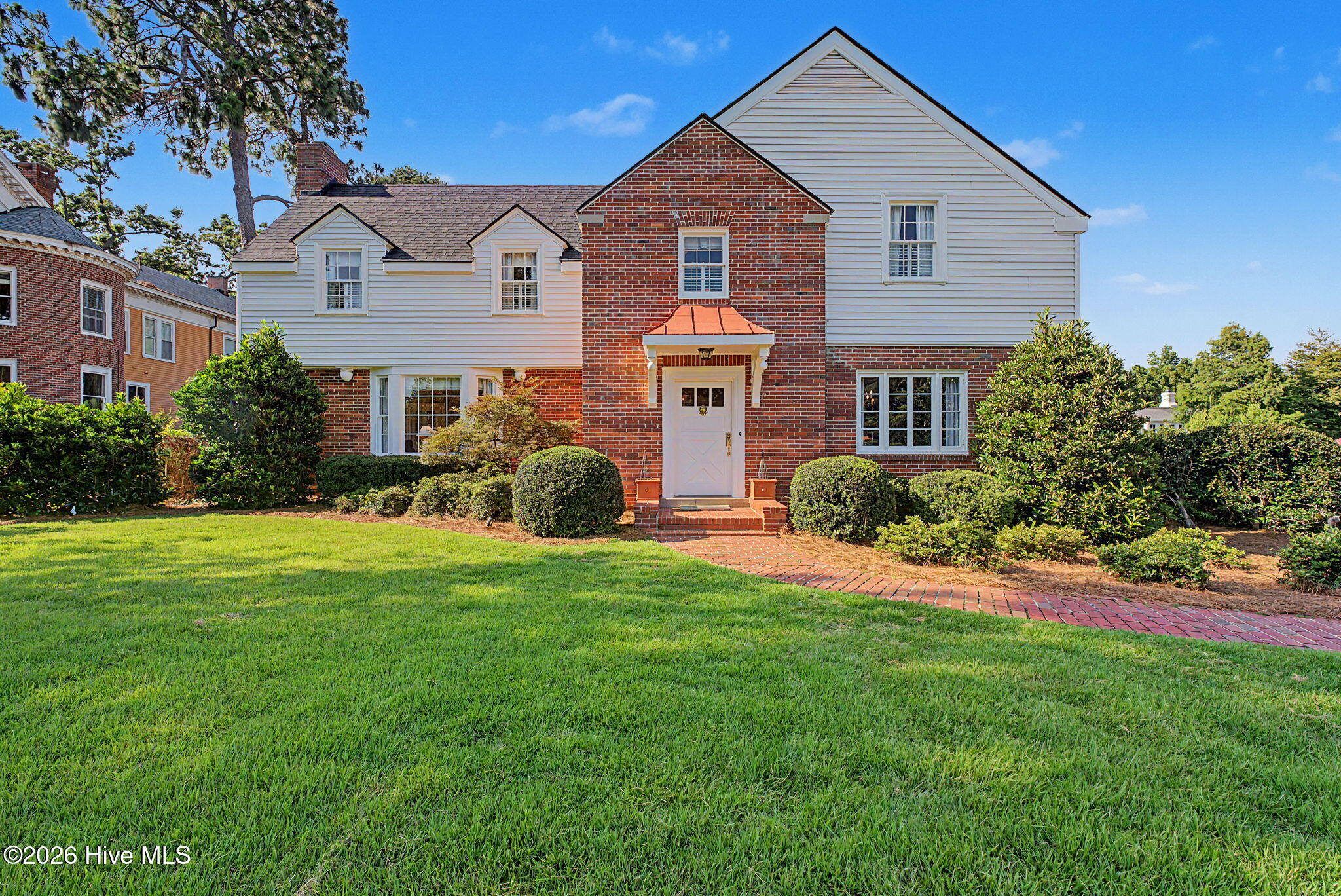 2521 Walton Way