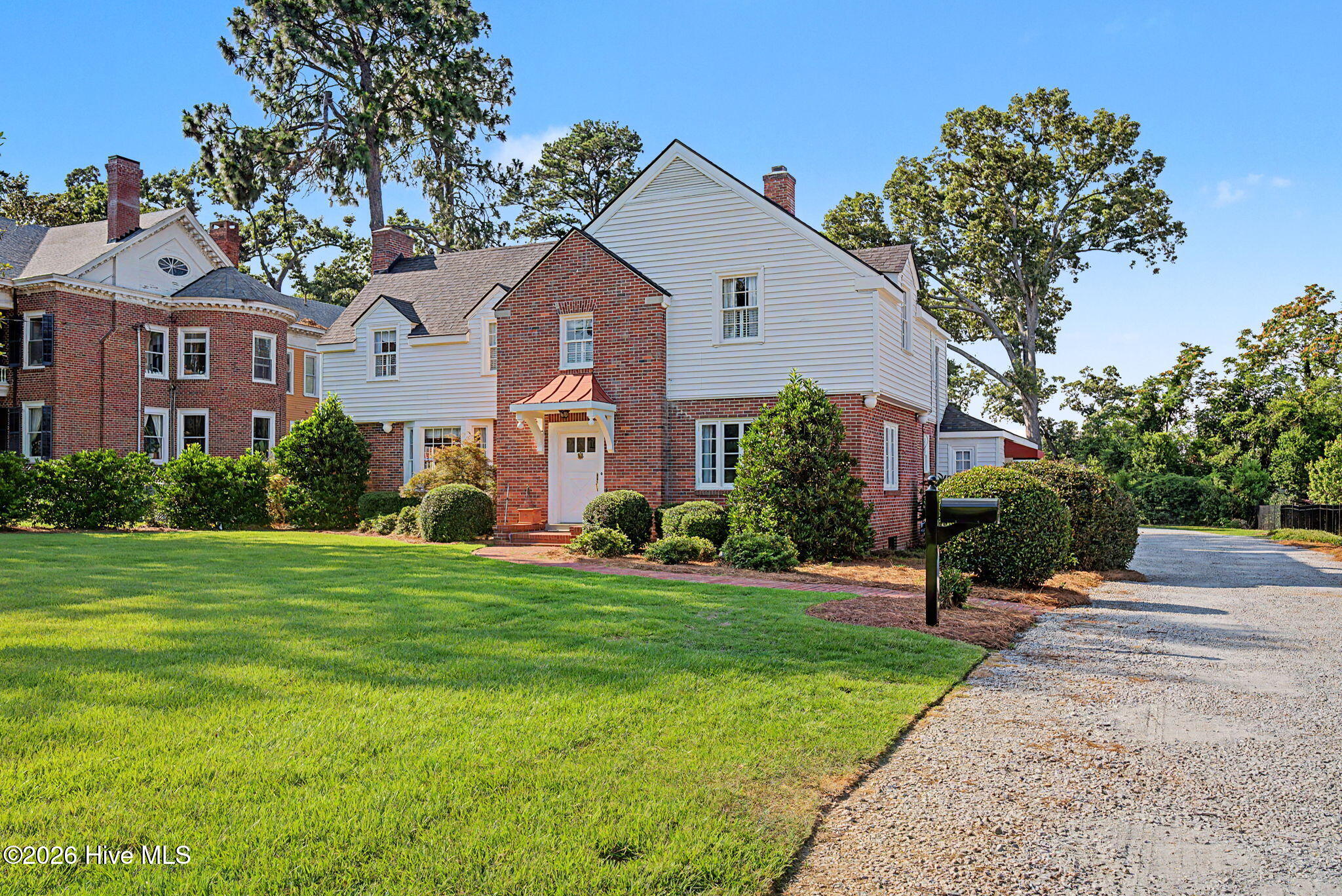 2521 Walton Way
