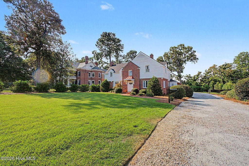 Photo of 2521 Walton Way, Augusta, GA 30904 (MLS # 100587456)