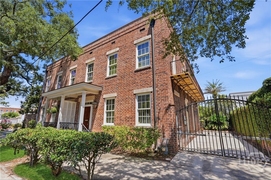 464 Montgomery Street