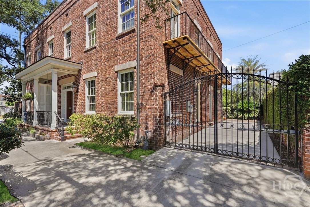 464 Montgomery Street