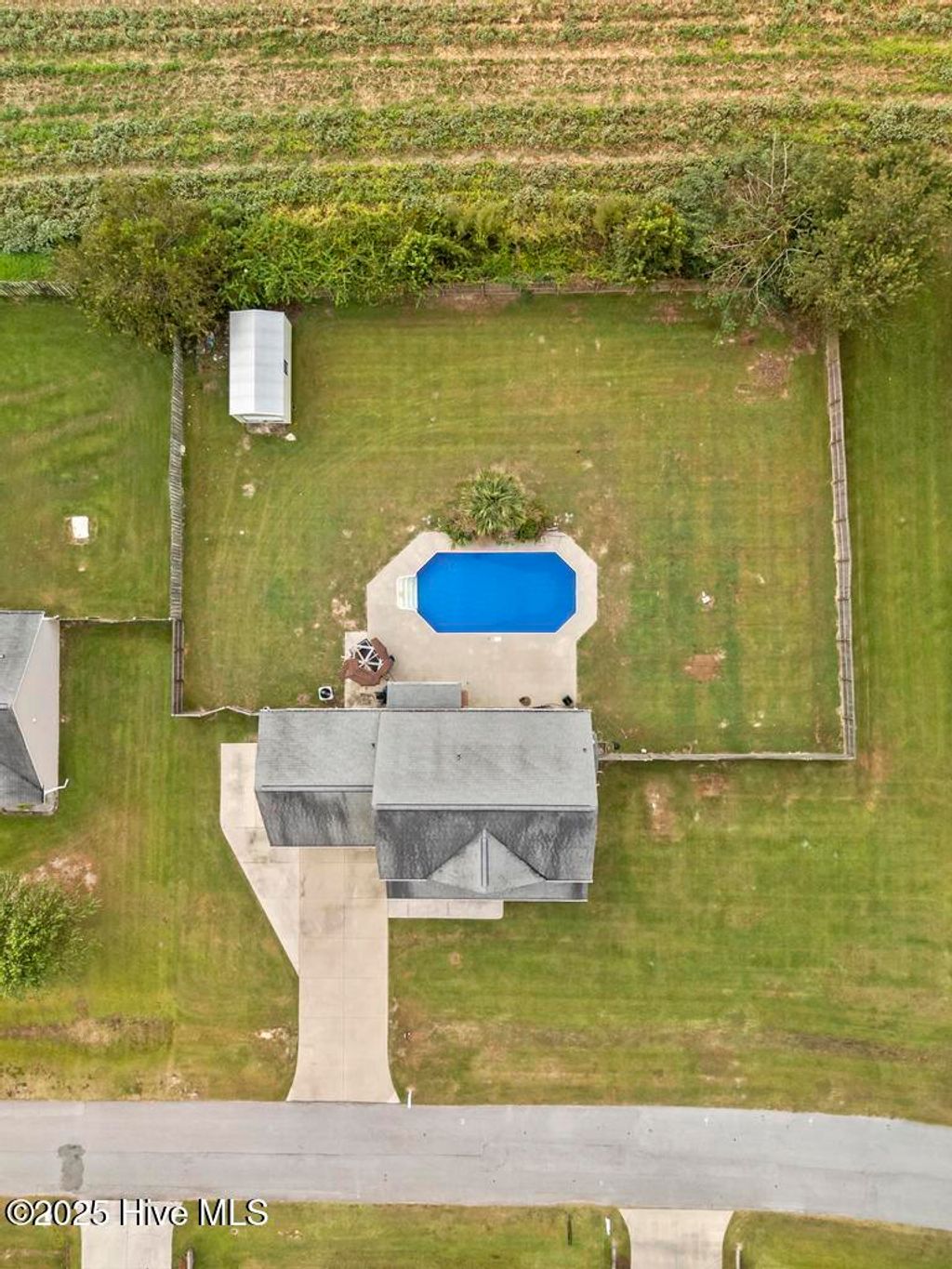 Photo of 102 Farmington Drive, Richlands, NC 28574 (MLS # 100532537)