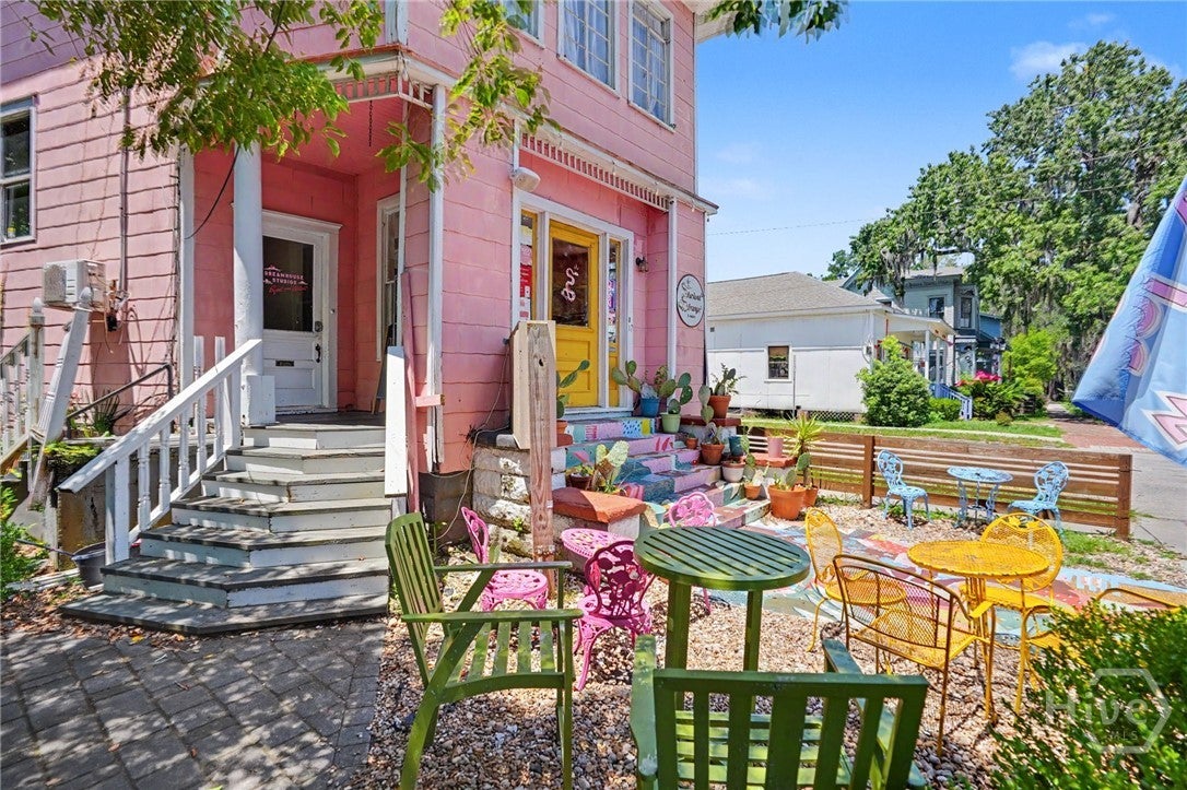 17 41ST ST Street