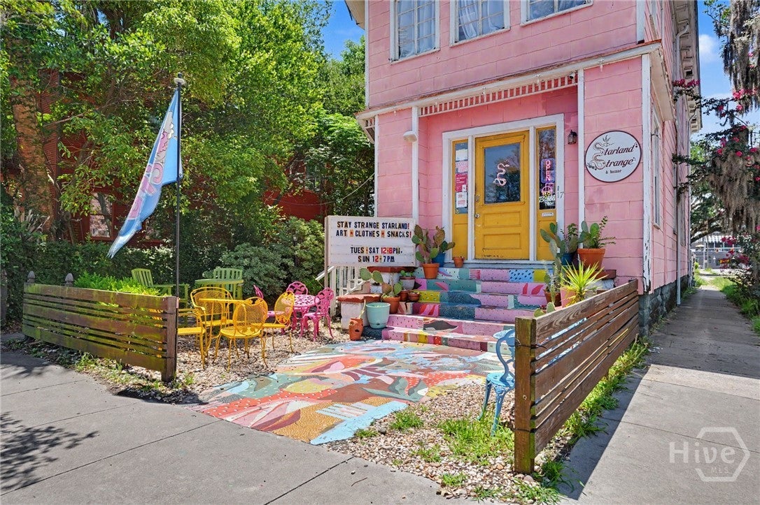 17 41ST ST Street