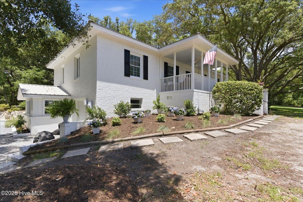 Photo of 305 River Drive, Southport, NC 28461 (MLS # 100575414)