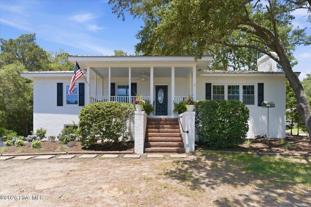 Photo of 305 River Drive, Southport, NC 28461 (MLS # 100575414)