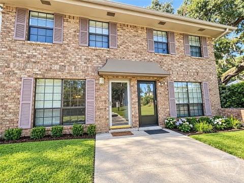Townhouse For Rent - 2220 E Victory Drive #16<br/> Chatham County, Savannah, GA 31404