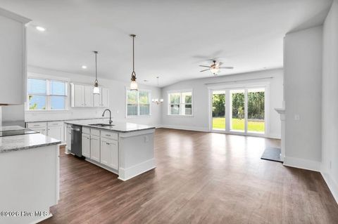Tiny photo for 304 Edgewater Way, Surf City, NC 28445 (MLS # 100566526)
