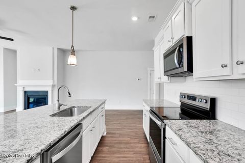 Tiny photo for 304 Edgewater Way, Surf City, NC 28445 (MLS # 100566526)