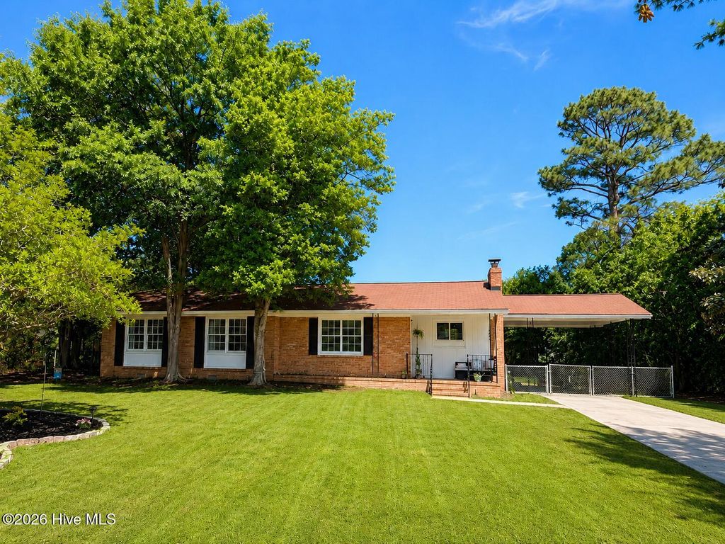 Photo of 1445 Keswick Drive, Fayetteville, NC 28304 (MLS # 100571972)