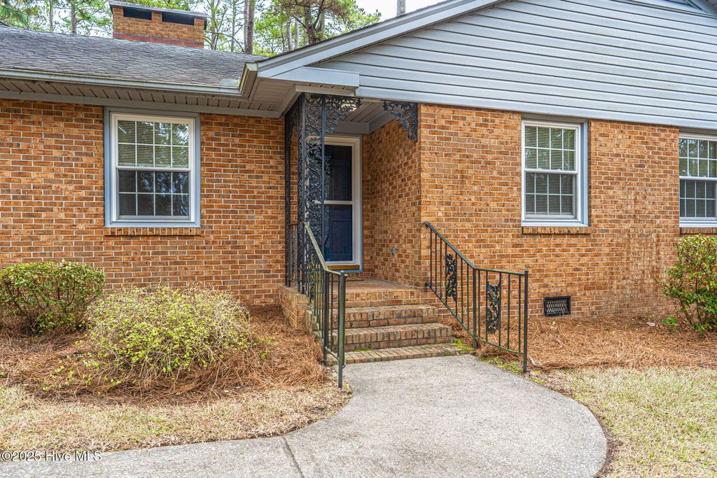 Photo of 202 Downing Place, Southern Pines, NC 28387 (MLS # 100546378)