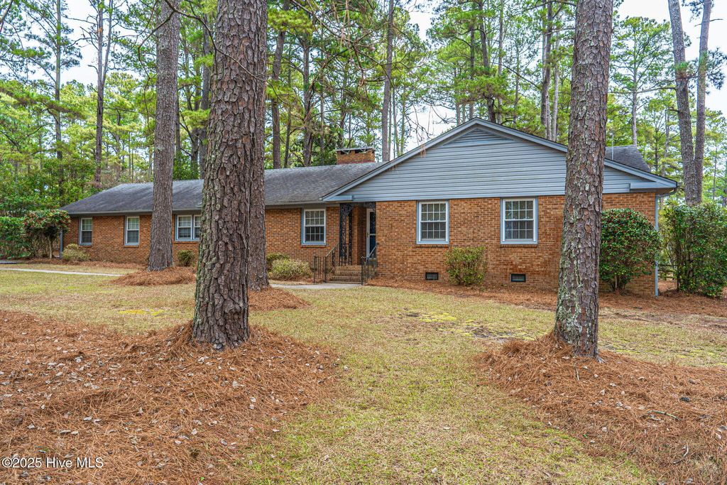 Photo of 202 Downing Place, Southern Pines, NC 28387 (MLS # 100546378)