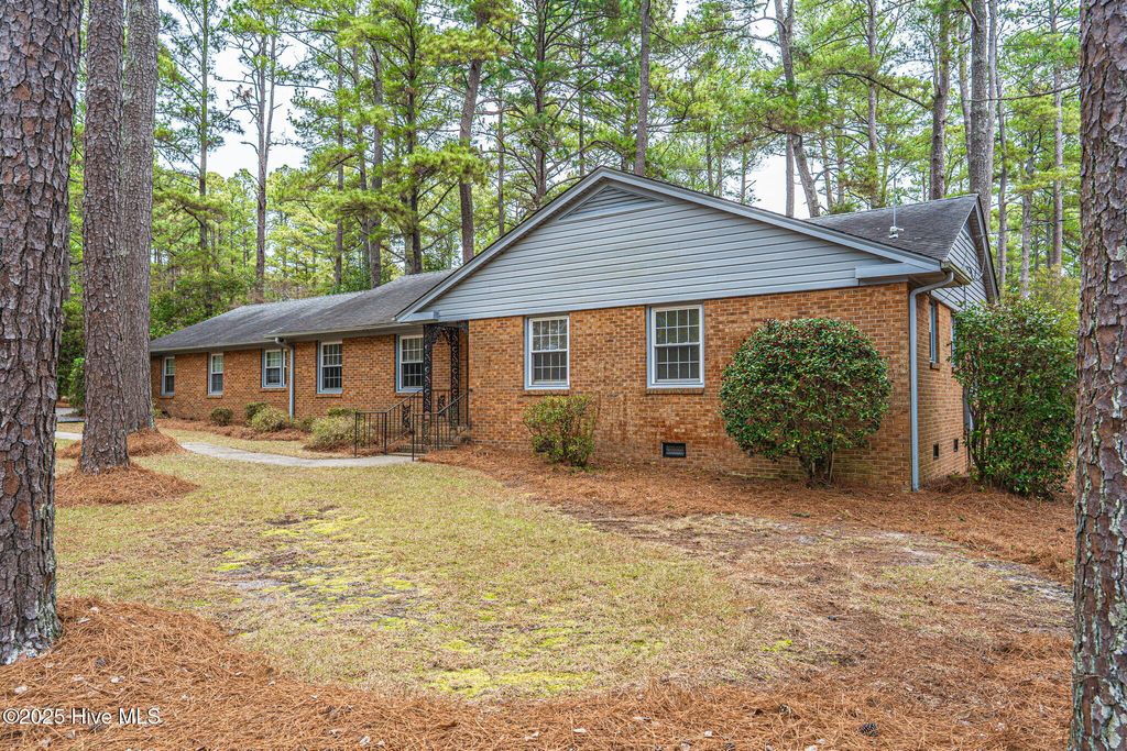 Photo of 202 Downing Place, Southern Pines, NC 28387 (MLS # 100546378)