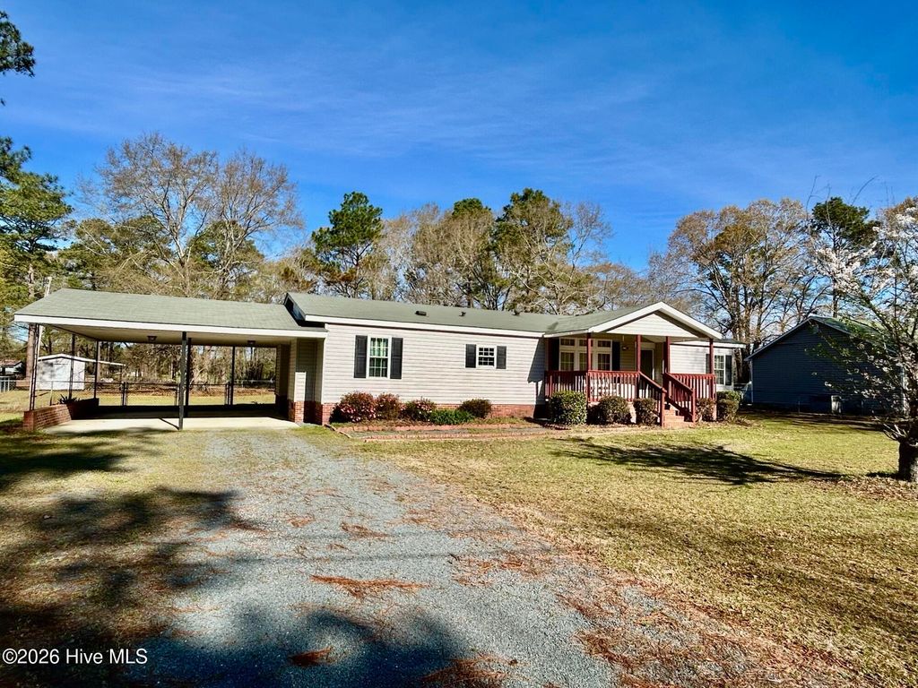 Photo of 12340 Ridgewood Circle, Laurinburg, NC 28352 (MLS # 100562410)