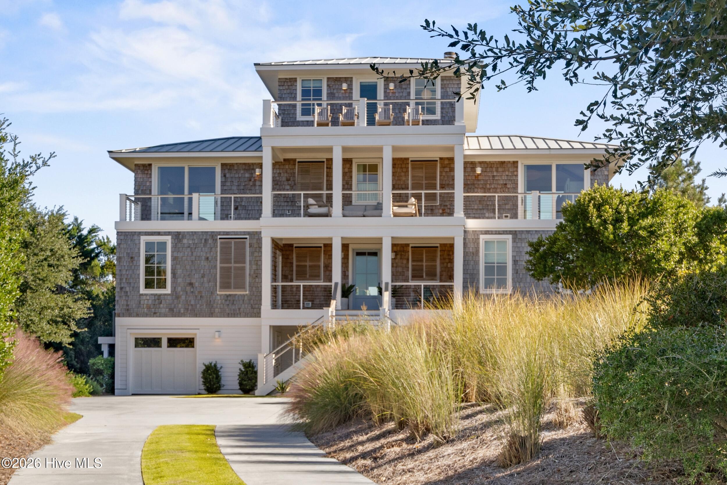 416 Beach Road N