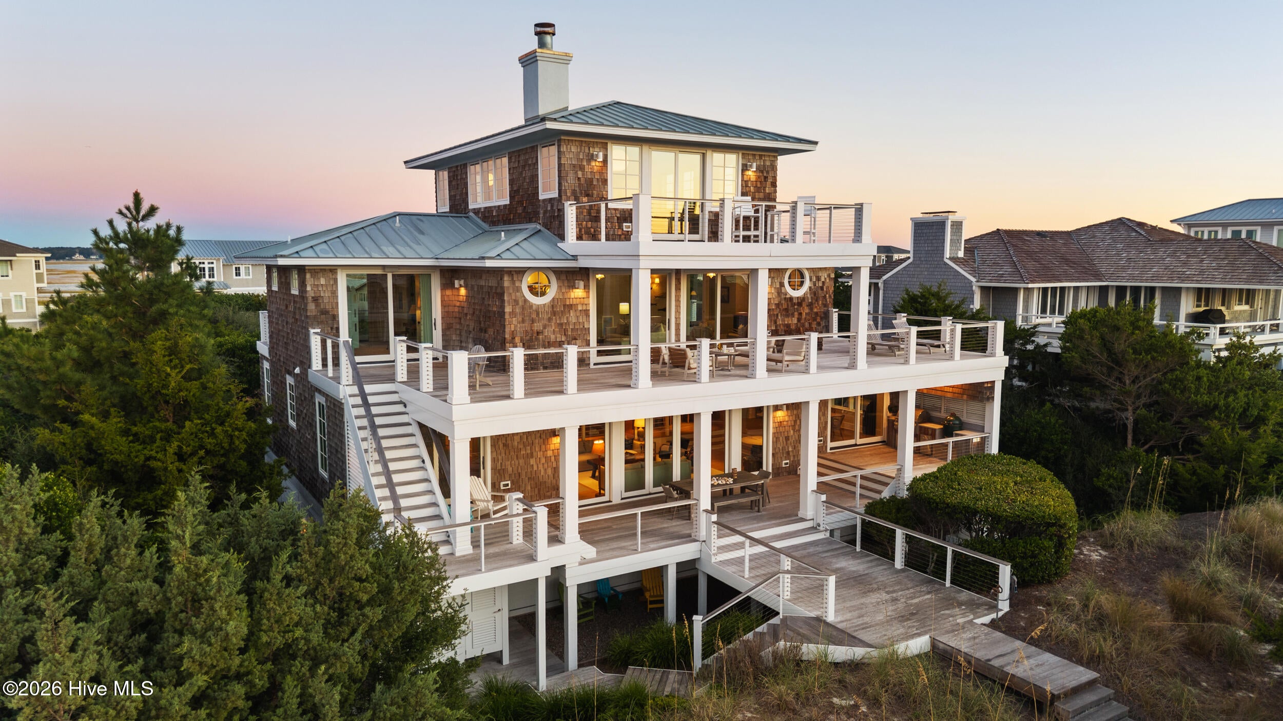 416 Beach Road N