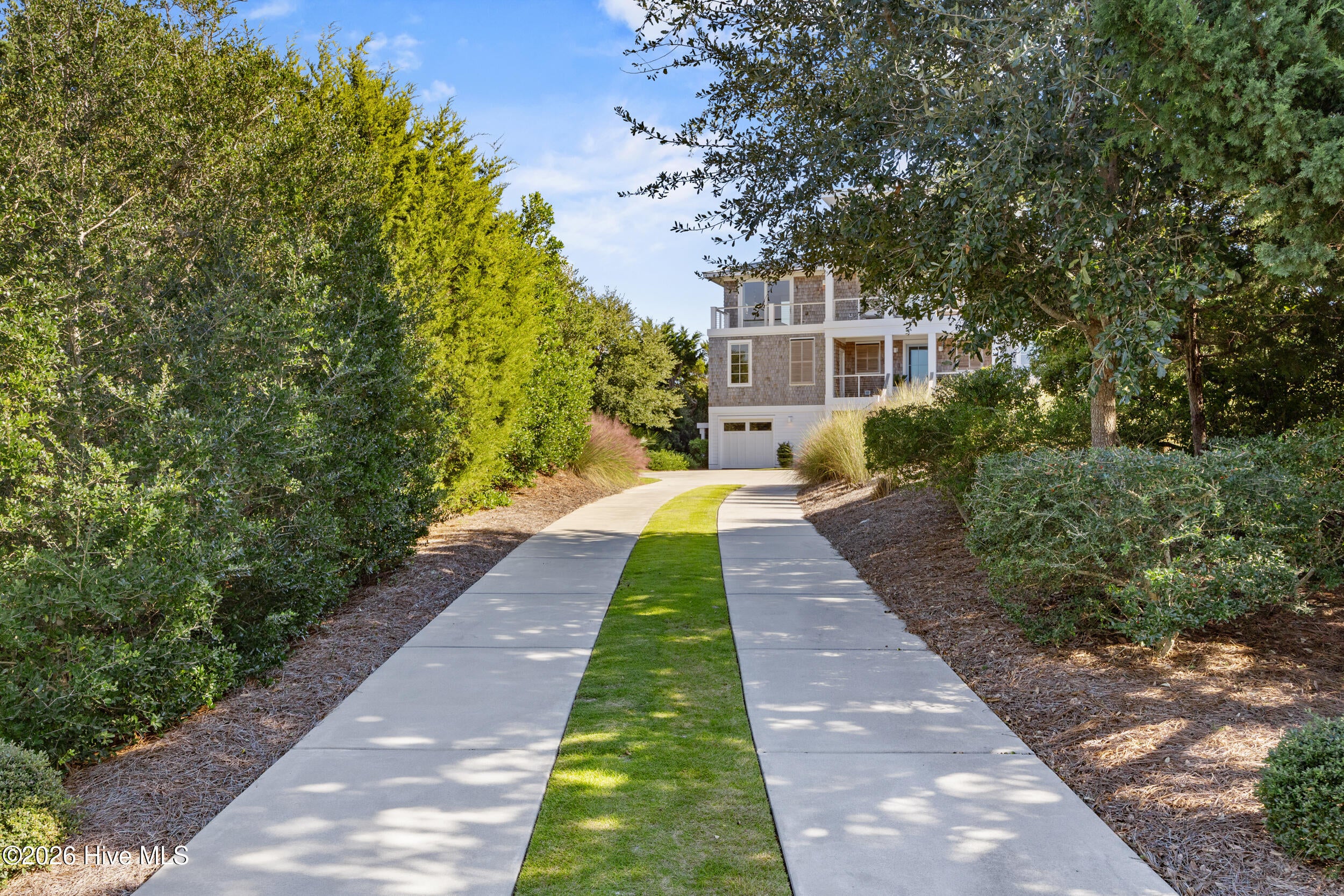 416 Beach Road N