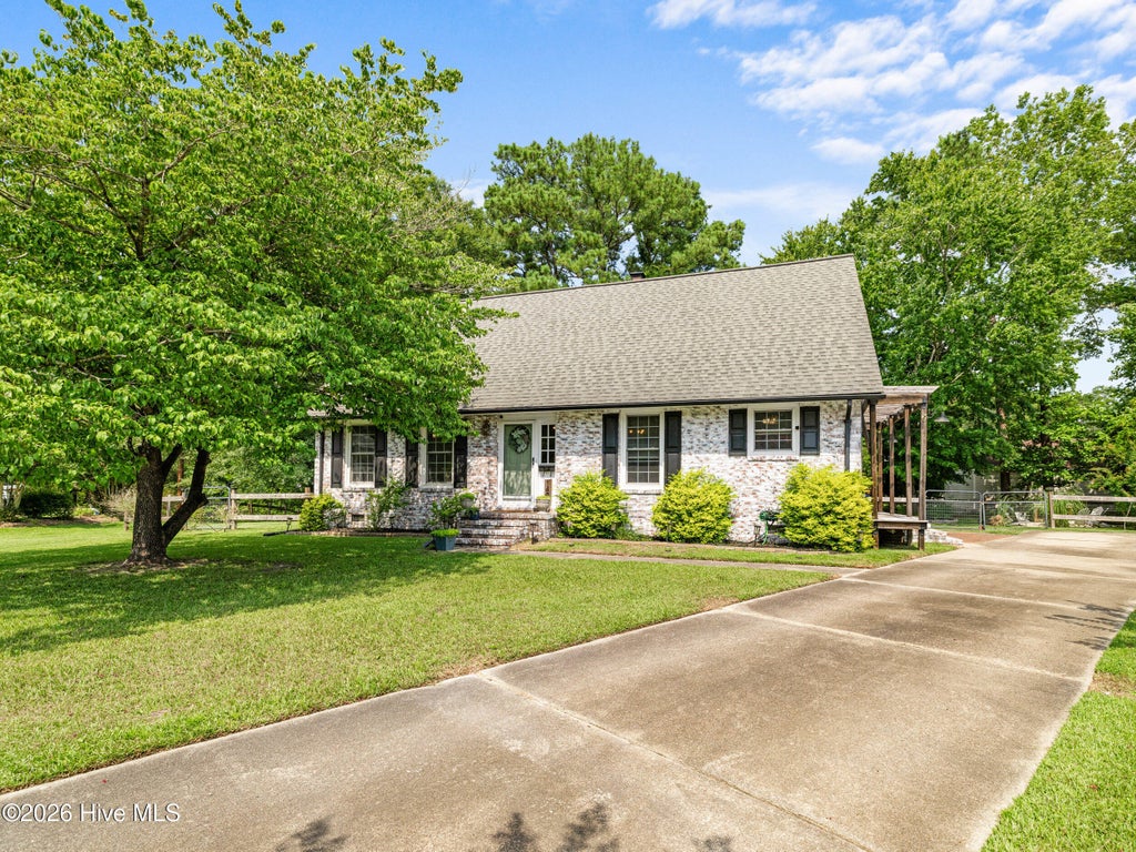 Photo of 1408 Cando Place, Jacksonville, NC 28540 (MLS # 100611227)