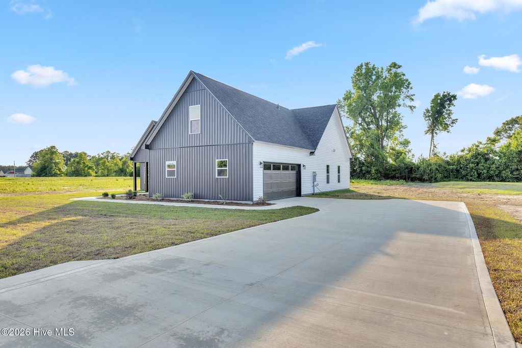 Photo of 296 Haywood Drive, Richlands, NC 28574 (MLS # 100552595)