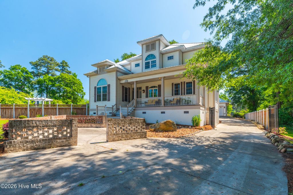 Photo of 109 Weaver Drive, Lake Waccamaw, NC 28450 (MLS # 100572069)