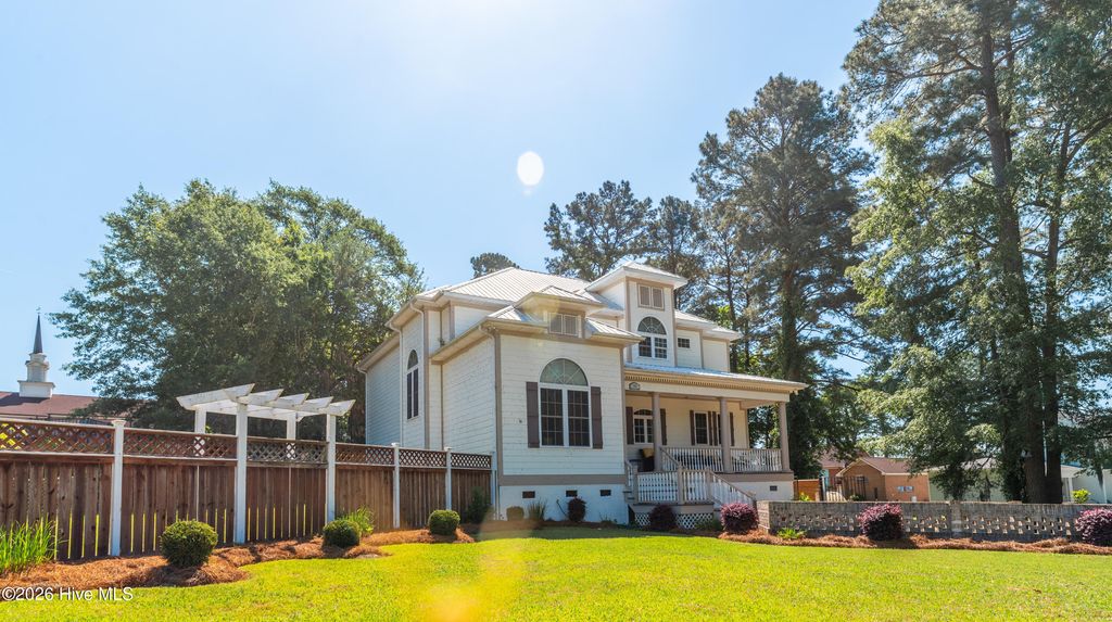 Photo of 109 Weaver Drive, Lake Waccamaw, NC 28450 (MLS # 100572069)