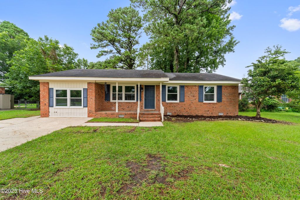 Photo of 125 Linda Loop, Jacksonville, NC 28546 (MLS # 100520678)