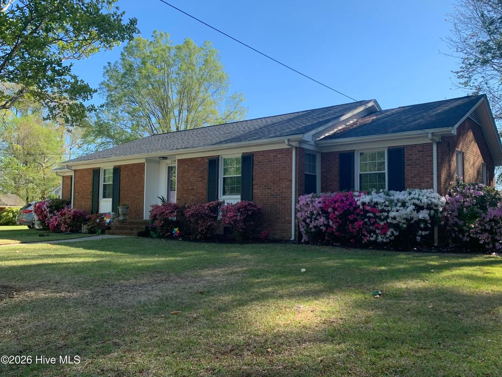 Photo of 2106 Southview Drive, Greenville, NC 27858 (MLS # 100571538)