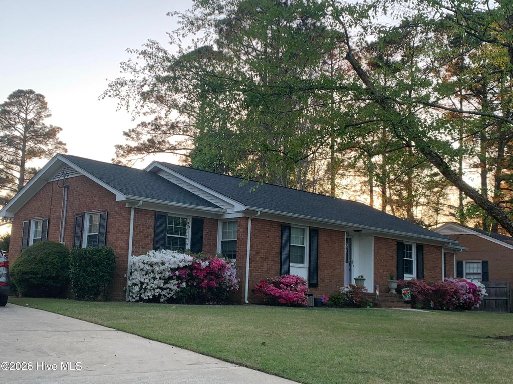 Photo of 2106 Southview Drive, Greenville, NC 27858 (MLS # 100571538)