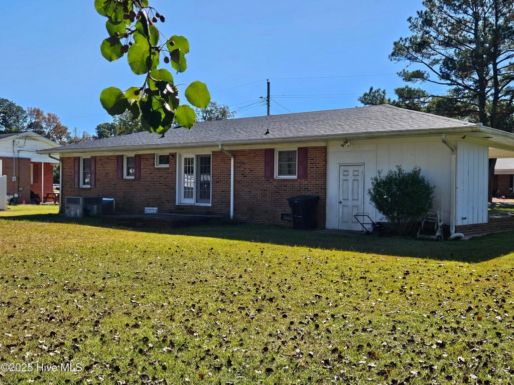 Photo of 124 Kimberly Drive, Clinton, NC 28328 (MLS # 100606956)