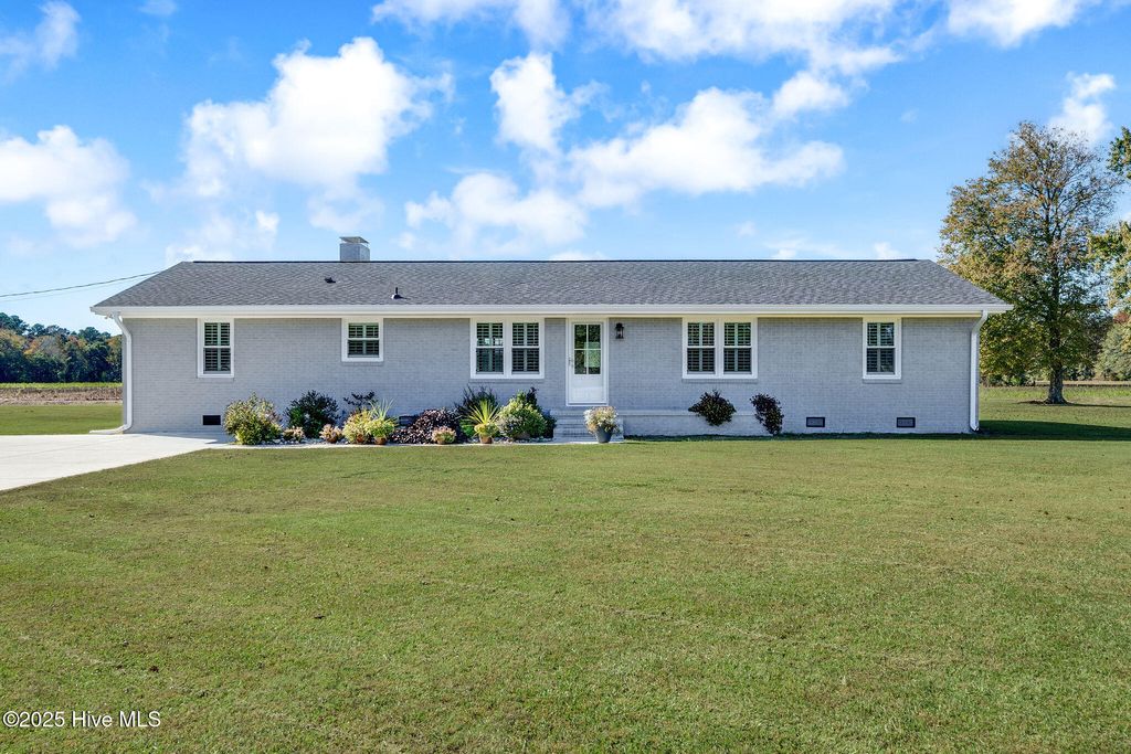 Photo of 1505 Us Hwy 117 Bypass S, Burgaw, NC 28425 (MLS # 100540291)