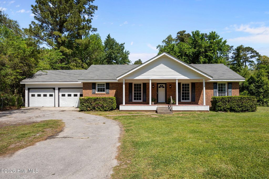 Photo of 611 Hubert Boulevard, Hubert, NC 28539 (MLS # 100567940)