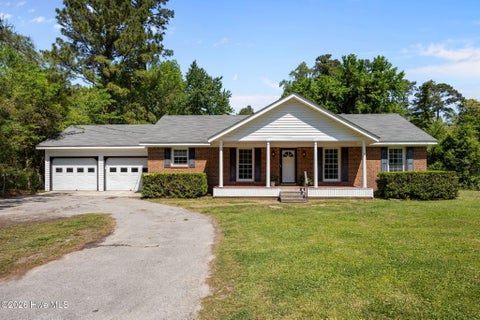 Homes For Sale - 611 Hubert Boulevard<br/> Hubert, NC 28539