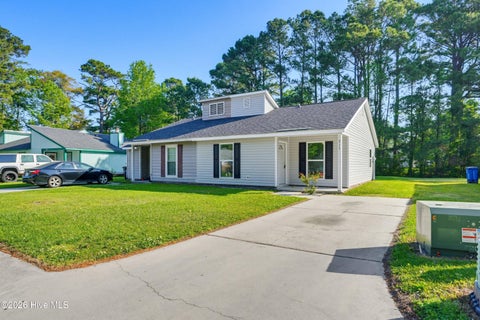 Townhouse For Sale - 213 Village Drive<br/> Onslow County, Jacksonville, NC 28546