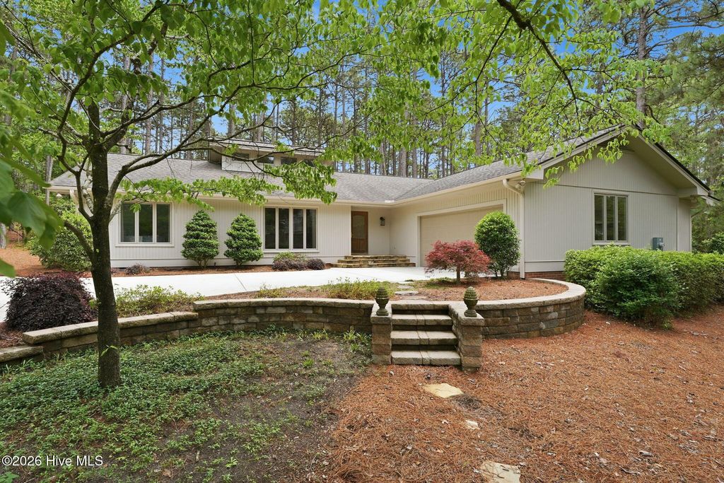 Photo of 70 Live Oak Lane, Pinehurst, NC 28374 (MLS # 100577405)