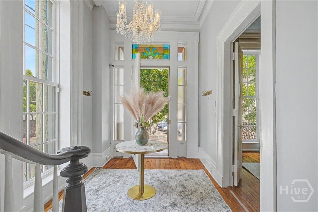 25 W Perry Street