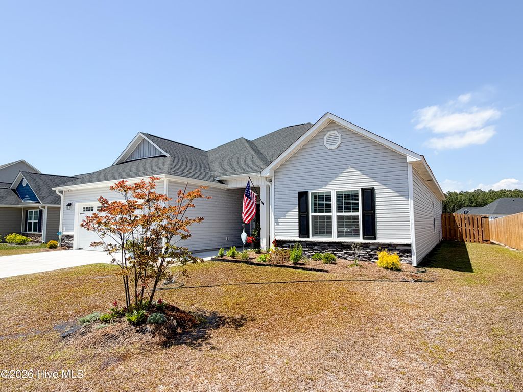 Photo of 466 Pebble Shore Drive, Sneads Ferry, NC 28460 (MLS # 100571512)