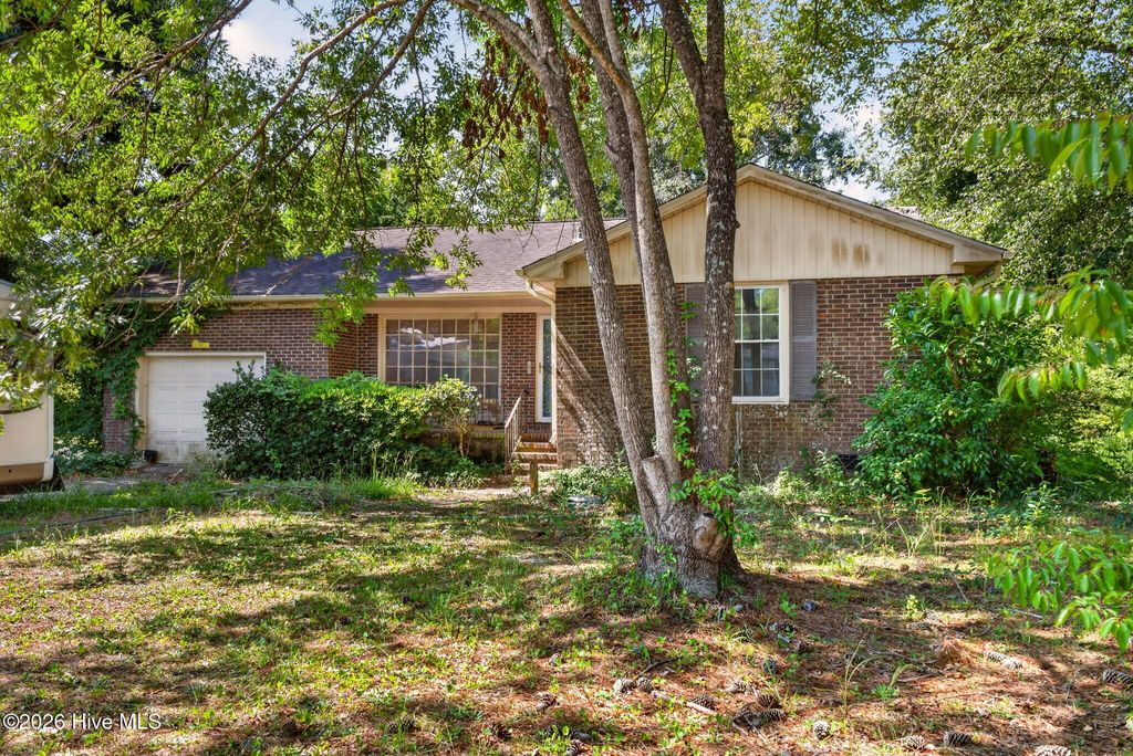 Photo of 18 Pelican Point Road, Wilmington, NC 28409 (MLS # 100586119)