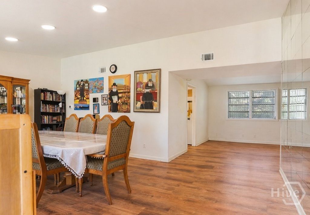 Photo of 506 McLaws Street, Savannah, GA 31405 (MLS # SA349005)